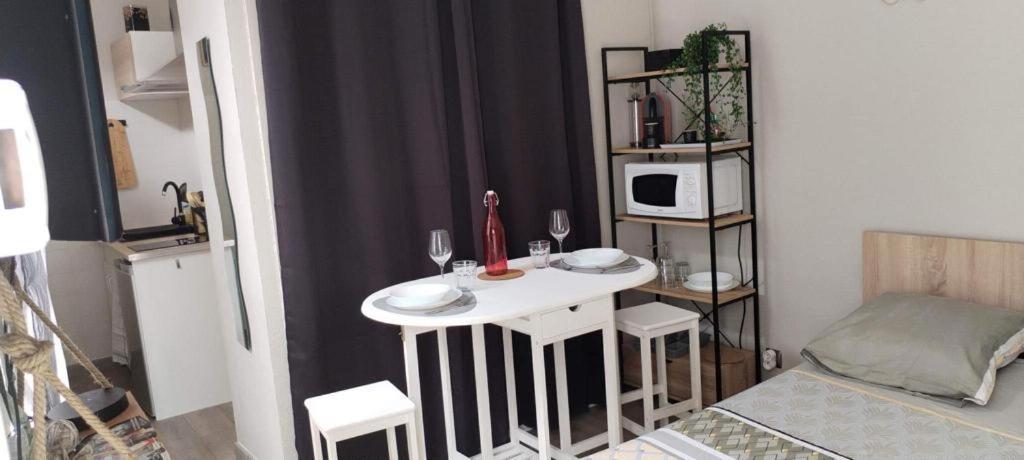Appartement Calme Et Bien Situe Тарб Екстер'єр фото